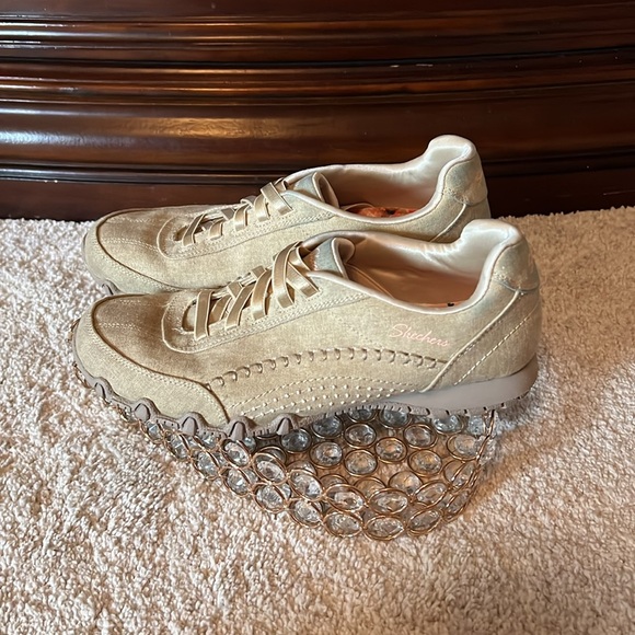 Women’s Skechers Relaxed Fit Bikers Layered Slip On Sneakers - Picture 4 of 6